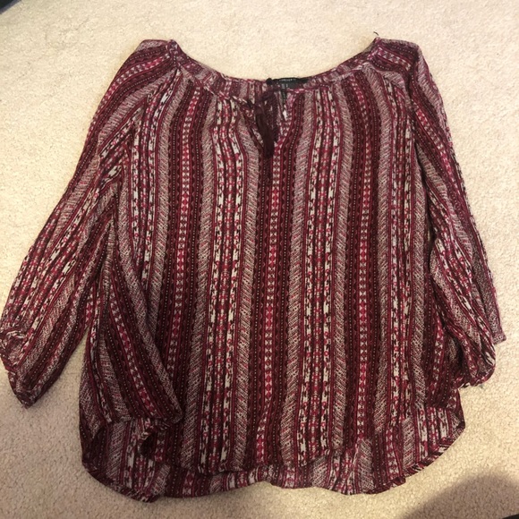 3/4 sleeve Aztec pattern top - Picture 2 of 4